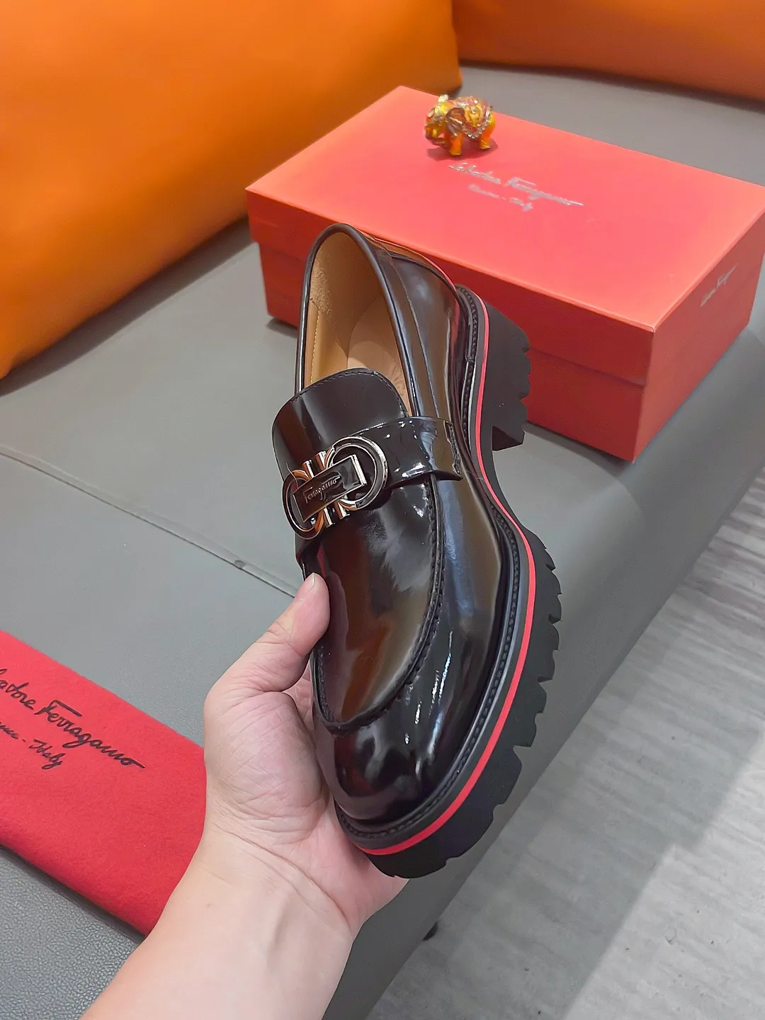Men's shoes FERRAGAMO "Ferragamo" P540 Regular size: 39-44 (38, 45, 46, 47 customized) (suit shoes) Product materials: Selected first-layer cowhide upper, imported sheepskin lining; original outsole.